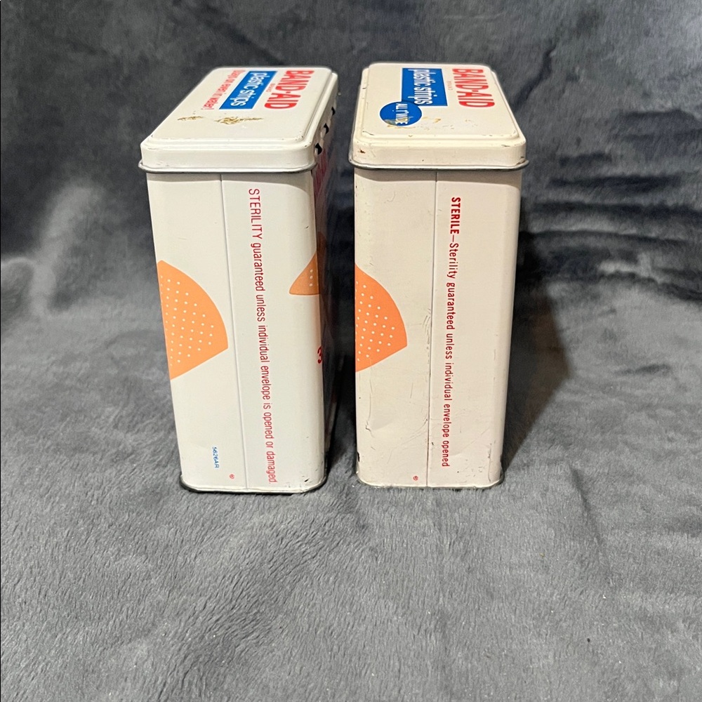 VINTAGE BAND-AID TINS LOT OF 2 decor - Picture 3 of 6